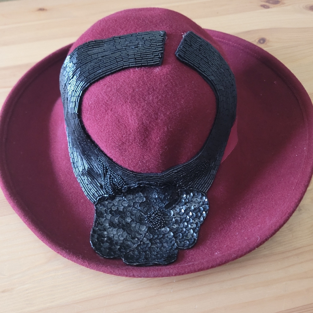 VINTAGE MR JOHN FLAPPER BURGUNDY 100% WOOL WOMENS DRESS HAT BLK SEQUENCE